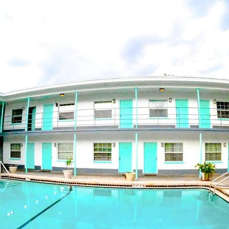 Uptown Inn & Suites Αγία Πετρούπολη Εξωτερικό φωτογραφία