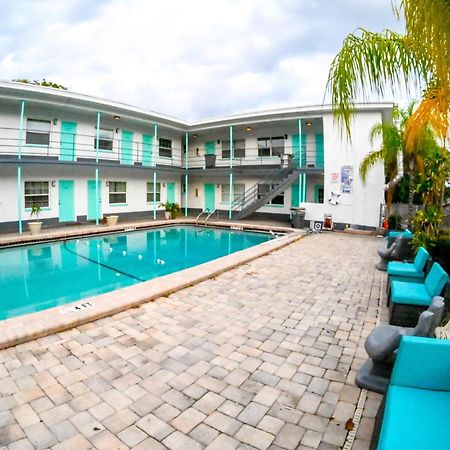 Uptown Inn & Suites Αγία Πετρούπολη Εξωτερικό φωτογραφία