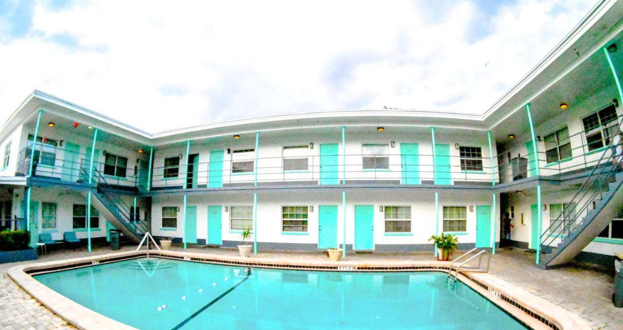 Uptown Inn & Suites Αγία Πετρούπολη Εξωτερικό φωτογραφία