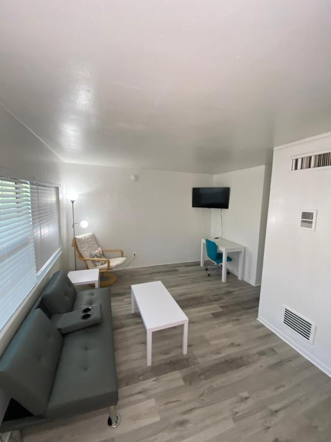 Uptown Inn & Suites Αγία Πετρούπολη Εξωτερικό φωτογραφία