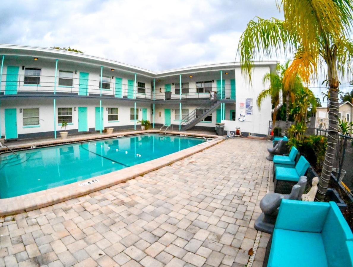 Uptown Inn & Suites Αγία Πετρούπολη Εξωτερικό φωτογραφία