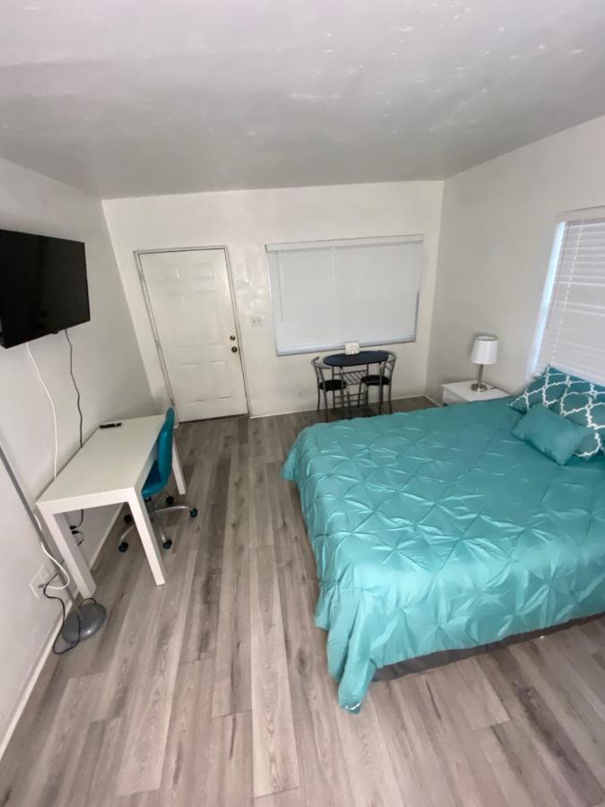 Uptown Inn & Suites Αγία Πετρούπολη Εξωτερικό φωτογραφία