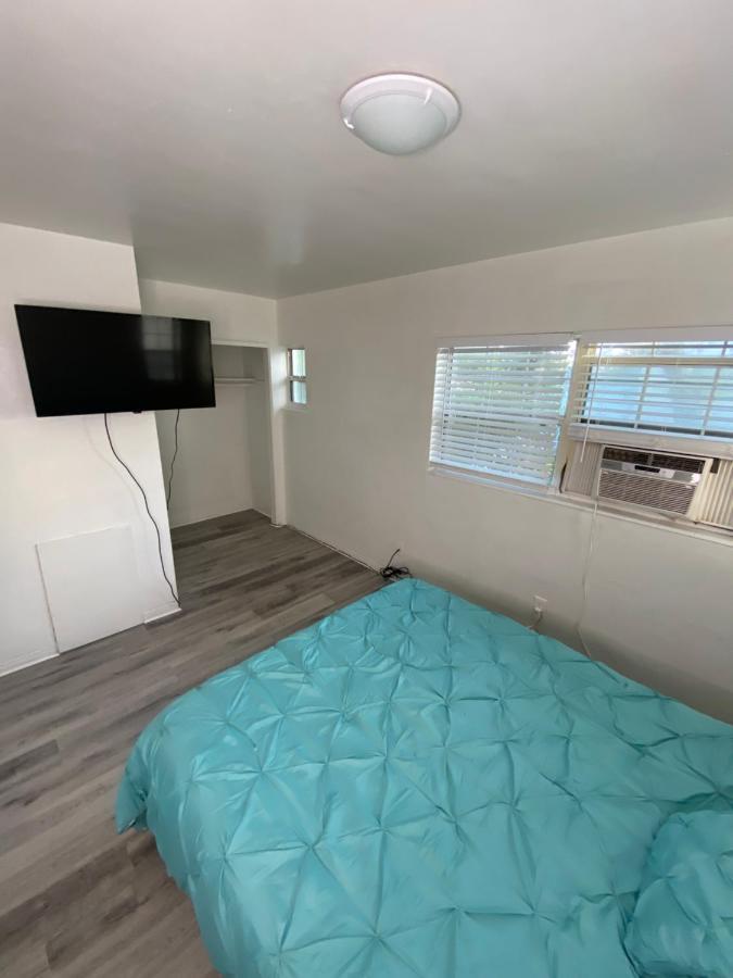 Uptown Inn & Suites Αγία Πετρούπολη Εξωτερικό φωτογραφία