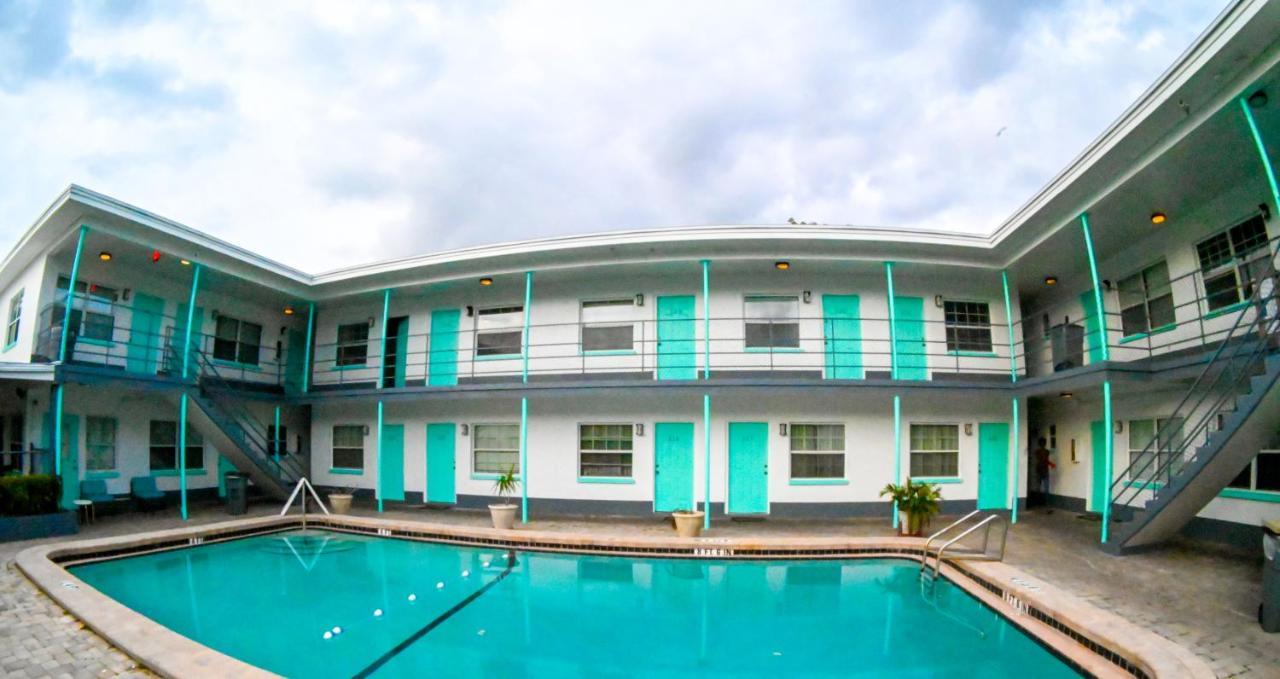 Uptown Inn & Suites Αγία Πετρούπολη Εξωτερικό φωτογραφία