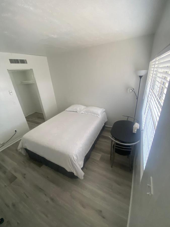 Uptown Inn & Suites Αγία Πετρούπολη Εξωτερικό φωτογραφία