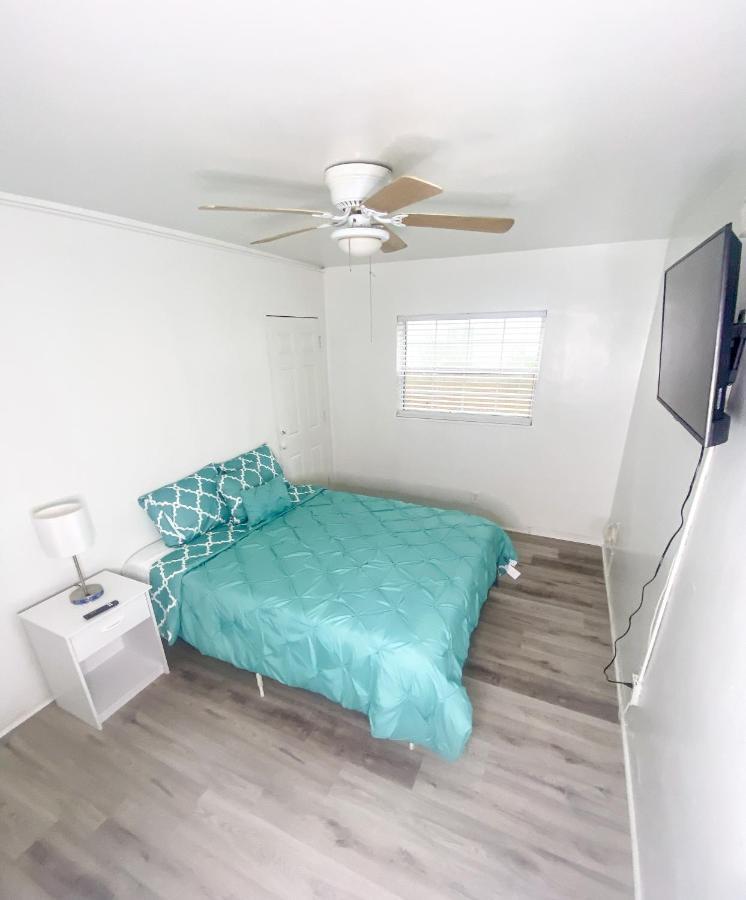 Uptown Inn & Suites Αγία Πετρούπολη Εξωτερικό φωτογραφία