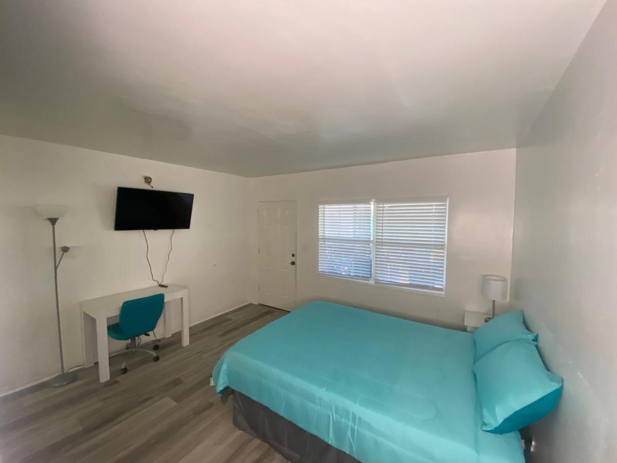 Uptown Inn & Suites Αγία Πετρούπολη Εξωτερικό φωτογραφία