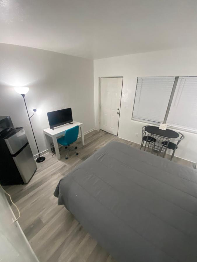 Uptown Inn & Suites Αγία Πετρούπολη Εξωτερικό φωτογραφία
