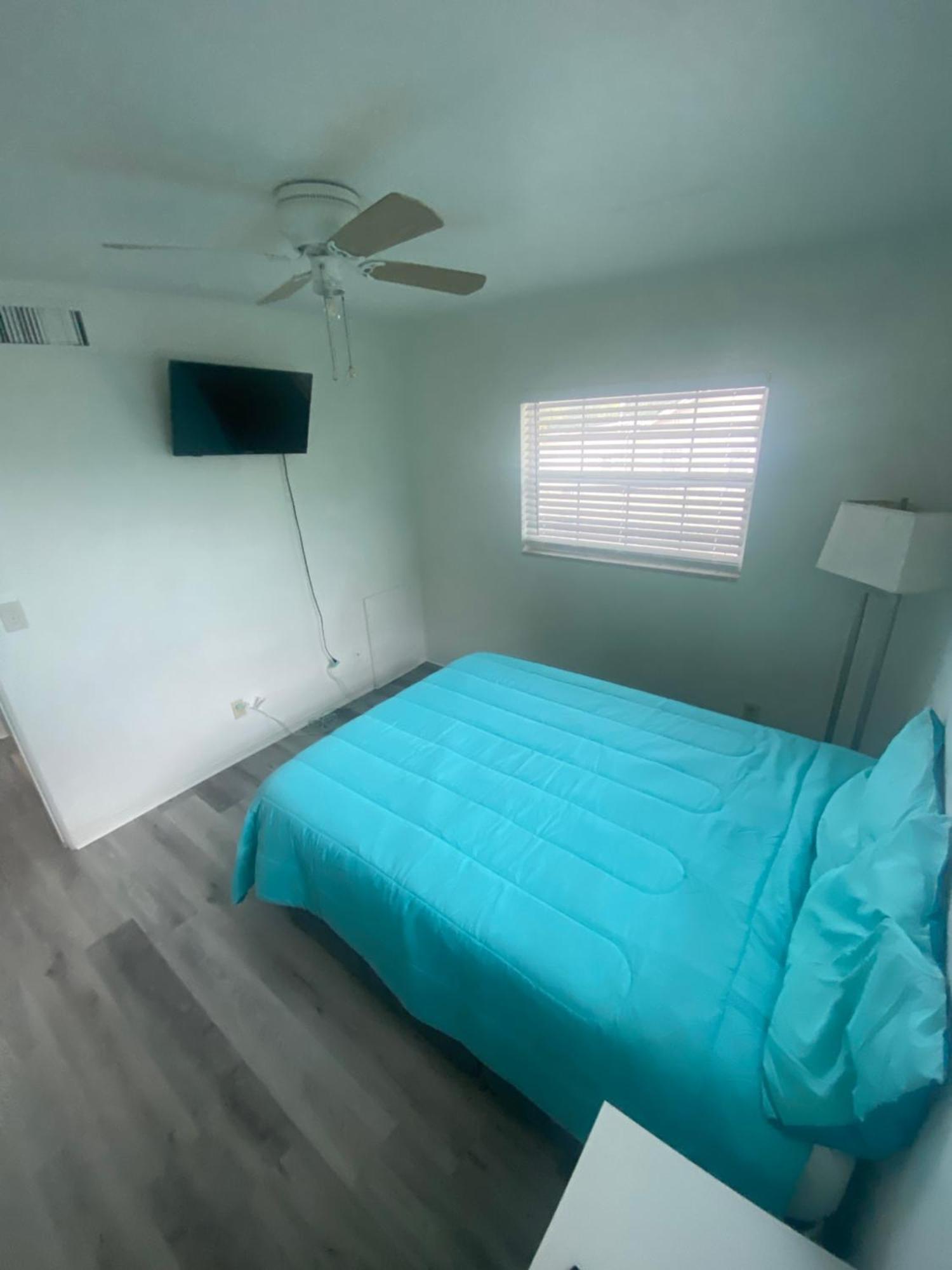Uptown Inn & Suites Αγία Πετρούπολη Εξωτερικό φωτογραφία